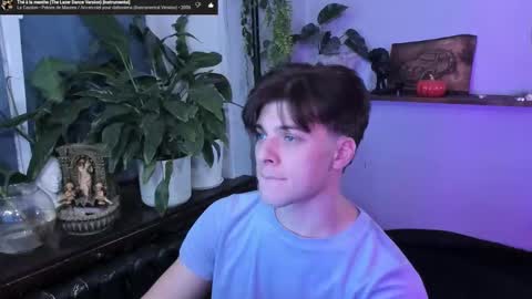 Snapshot of whiteegrimm chatting on October 15, 7:36 pm Gus online show from October 15, 7:36 pm