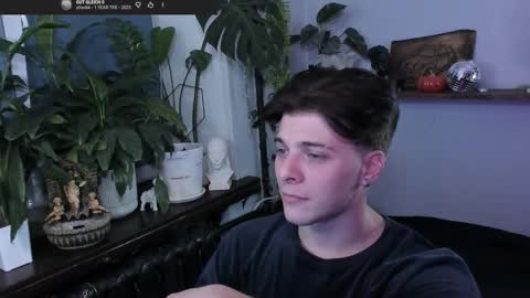 Snapshot of whiteegrimm chatting on November 24, 9:03 pm Gus online show from November 24, 9:03 pm