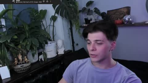 Snapshot of whiteegrimm chatting on November 25, 8:53 pm Gus online show from November 25, 8:53 pm