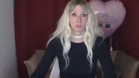 White Queen online show from January 6, 8:39 pm