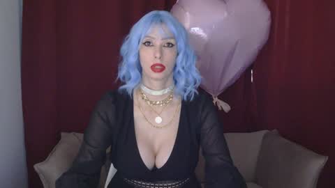 White Queen online show from January 25, 1:08 pm