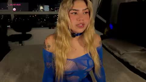 Snapshot of whites_emma chatting on June 12, 1:59 am EMMA online show from June 12, 1:59 am