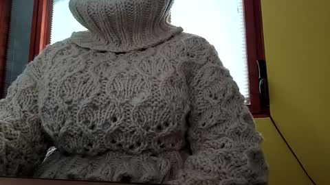 whitesweater online show from November 26, 7:53 am