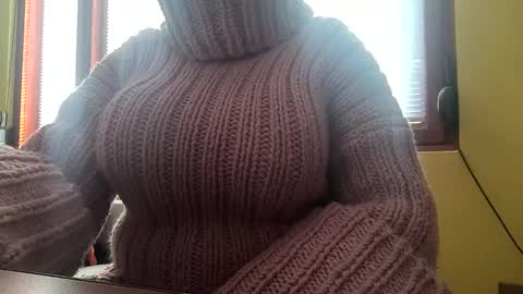 whitesweater online show from January 12, 7:57 am