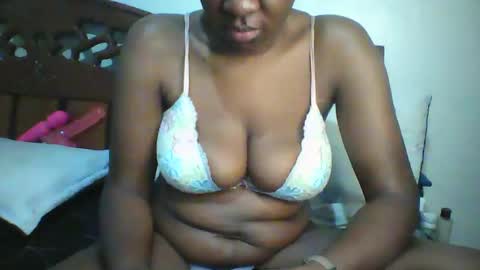 whitney_ly online show from June 10, 10:14 am