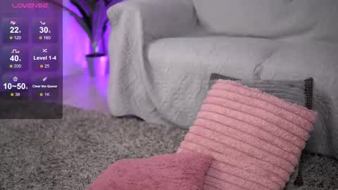 whitneyandrews online show from October 14, 6:03 am