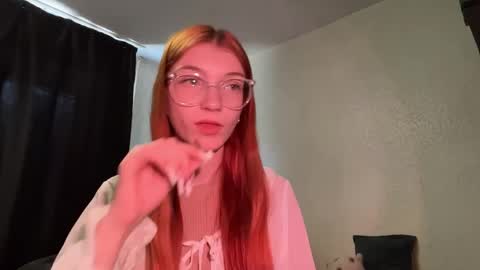 Snapshot of whitneyblaze chatting on June 7, 5:00 am Alaska 3 online show from June 7, 5:00 am