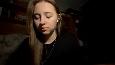 Vicky online show from March 29, 8:42 pm