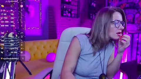 whitneypunnch online show from November 13, 6:01 am