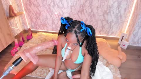 whitneyyfox online show from December 8, 5:50 am
