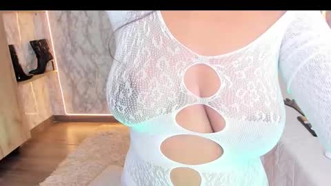 whitneyyfox online show from March 26, 4:56 pm
