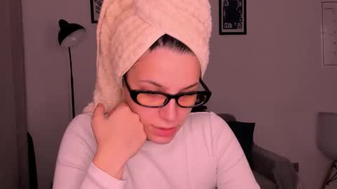 Snapshot of whoislulu chatting on October 21, 6:52 pm whoislulu online show from October 21, 6:52 pm