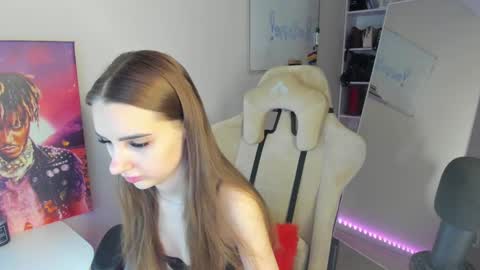 Snapshot of whole_eternity chatting on December 4, 2:09 am Abby online show from December 4, 2:09 am