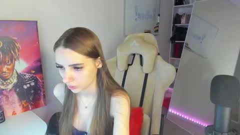 Snapshot of whole_eternity chatting on December 5, 11:05 am Abby online show from December 5, 11:05 am