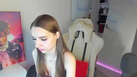 Snapshot of whole_eternity chatting on December 6, 6:15 am Abby online show from December 6, 6:15 am