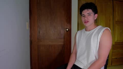 Snapshot of whos_he chatting on January 7, 11:29 pm whos_he online show from January 7, 11:29 pm