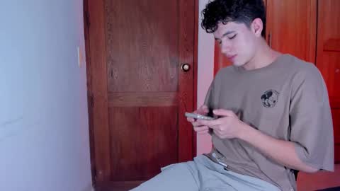 Snapshot of whos_he chatting on January 9, 9:05 pm whos_he online show from January 9, 9:05 pm