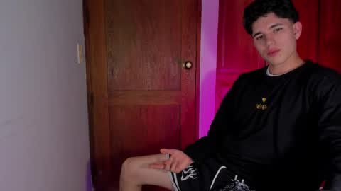 Snapshot of whos_he chatting on January 11, 11:54 pm whos_he online show from January 11, 11:54 pm