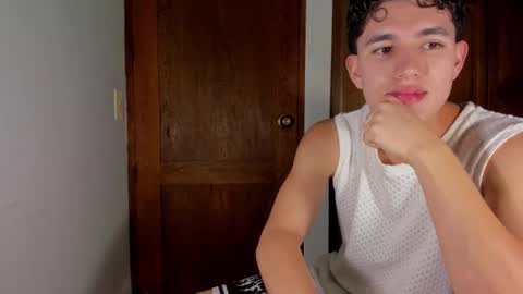 Snapshot of whos_he chatting on January 15, 12:59 am whos_he online show from January 15, 12:59 am