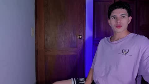 Snapshot of whos_he chatting on January 16, 12:14 am whos_he online show from January 16, 12:14 am