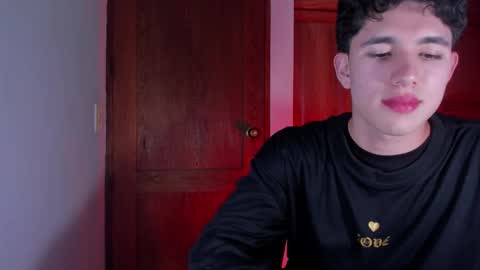 Snapshot of whos_he chatting on January 19, 1:20 am whos_he online show from January 19, 1:20 am