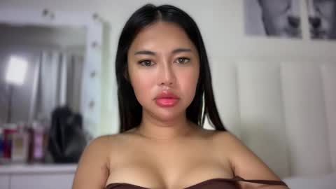 Snapshot of whoss_sofia chatting on March 4, 7:47 am Sofia online show from March 4, 7:47 am