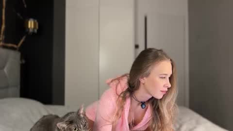 Alice online show from November 23, 3:56 pm