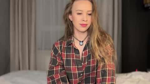 Snapshot of why_____not chatting on February 12, 6:14 pm Alice online show from February 12, 6:14 pm