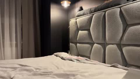 Snapshot of why_____not chatting on March 16, 7:18 pm Alice online show from March 16, 7:18 pm