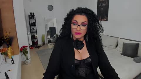 Milf Amy online show from January 17, 10:34 pm