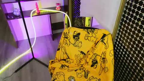 Laura  online show from July 25, 8:45 am
