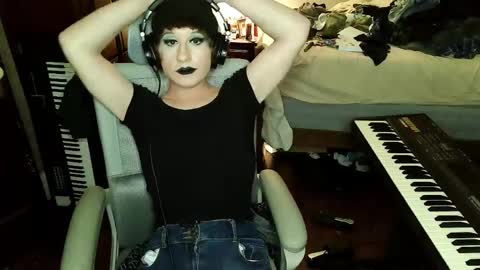 Countess of Hotdogs online show from November 20, 5:51 am