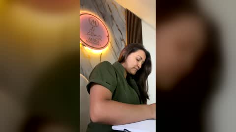 wild_aura online show from March 28, 6:18 pm