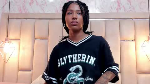 wild_firee_ online show from November 3, 8:32 pm