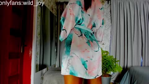 wild_joy online show from December 13, 6:53 am