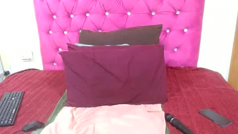 Snapshot of wild_kitty_ chatting on June 11, 7:01 pm WILD KITTY online show from June 11, 7:01 pm