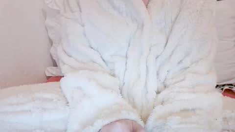 Ella online show from January 31, 9:13 pm