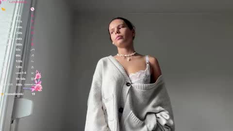 Mia online show from March 7, 3:09 pm