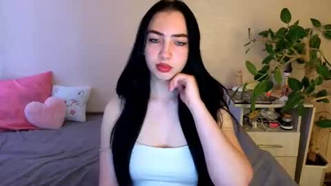 Snapshot of wildkittenx_ chatting on June 17, 4:04 am Alena online show from June 17, 4:04 am