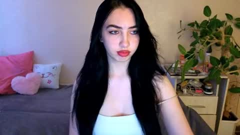 Snapshot of wildkittenx_ chatting on June 18, 3:51 am Alena online show from June 18, 3:51 am