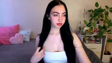 Snapshot of wildkittenx_ chatting on June 20, 4:15 am Alena online show from June 20, 4:15 am