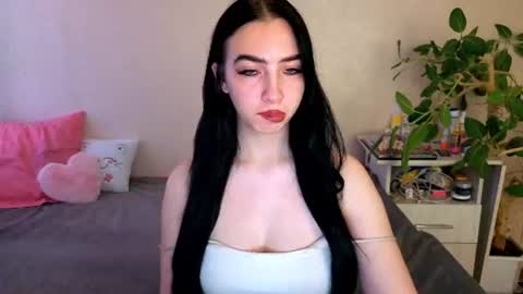 Snapshot of wildkittenx_ chatting on June 23, 4:10 am Alena online show from June 23, 4:10 am