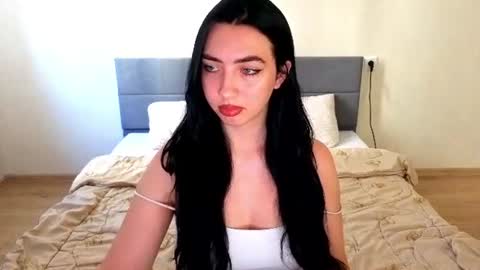 Snapshot of wildkittenx_ chatting on August 8, 4:25 am Alena online show from August 8, 4:25 am