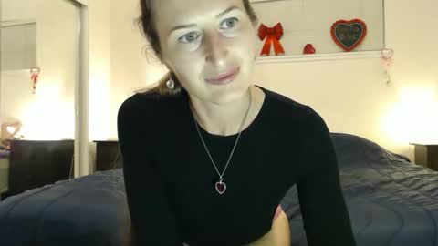 WildRose L - check my Pinned tweet if you dont see me online within 5 minutes after Ive sent email notifications online show from February 5, 2:38 am