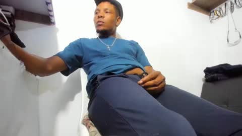 Snapshot of wilfer484725 chatting on February 18, 12:17 am wilfer online show from February 18, 12:17 am