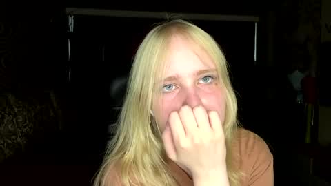Snapshot of wilhelminafraker chatting on June 5, 10:21 am Anny online show from June 5, 10:21 am