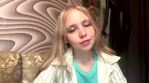 Anny online show from July 28, 9:37 am