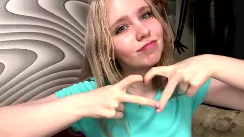 Anny online show from July 28, 3:21 pm