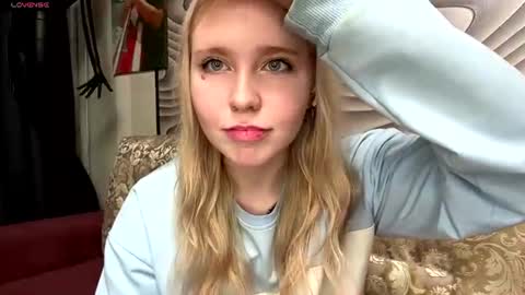 Anny online show from August 4, 11:13 am