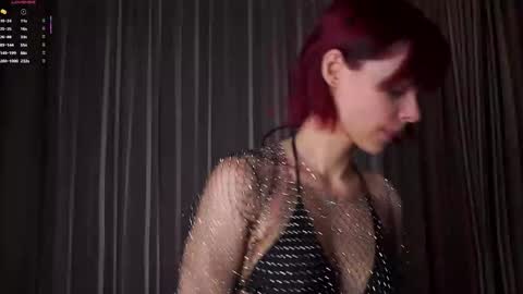 Snapshot of willalwaysloveyouuuuu chatting on November 10, 11:42 am Eva online show from November 10, 11:42 am